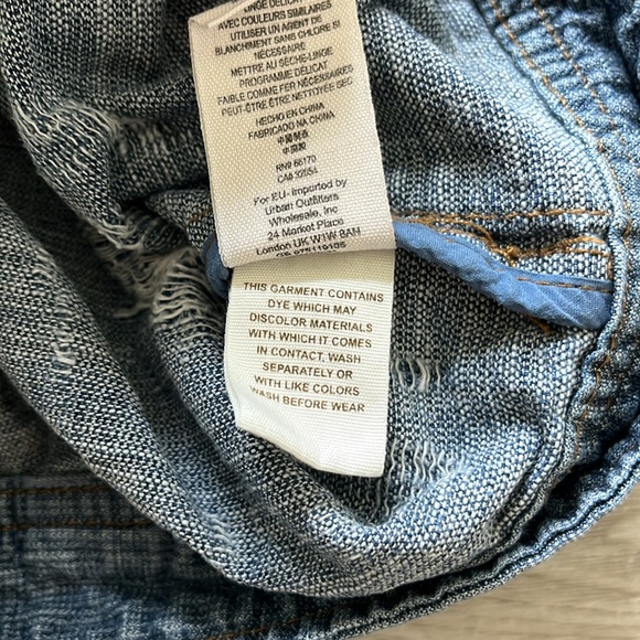 Free People Tattered Distressed Tennis Bomber Jean Jacket Indigo - Women’s Small - Picture 7 of 7